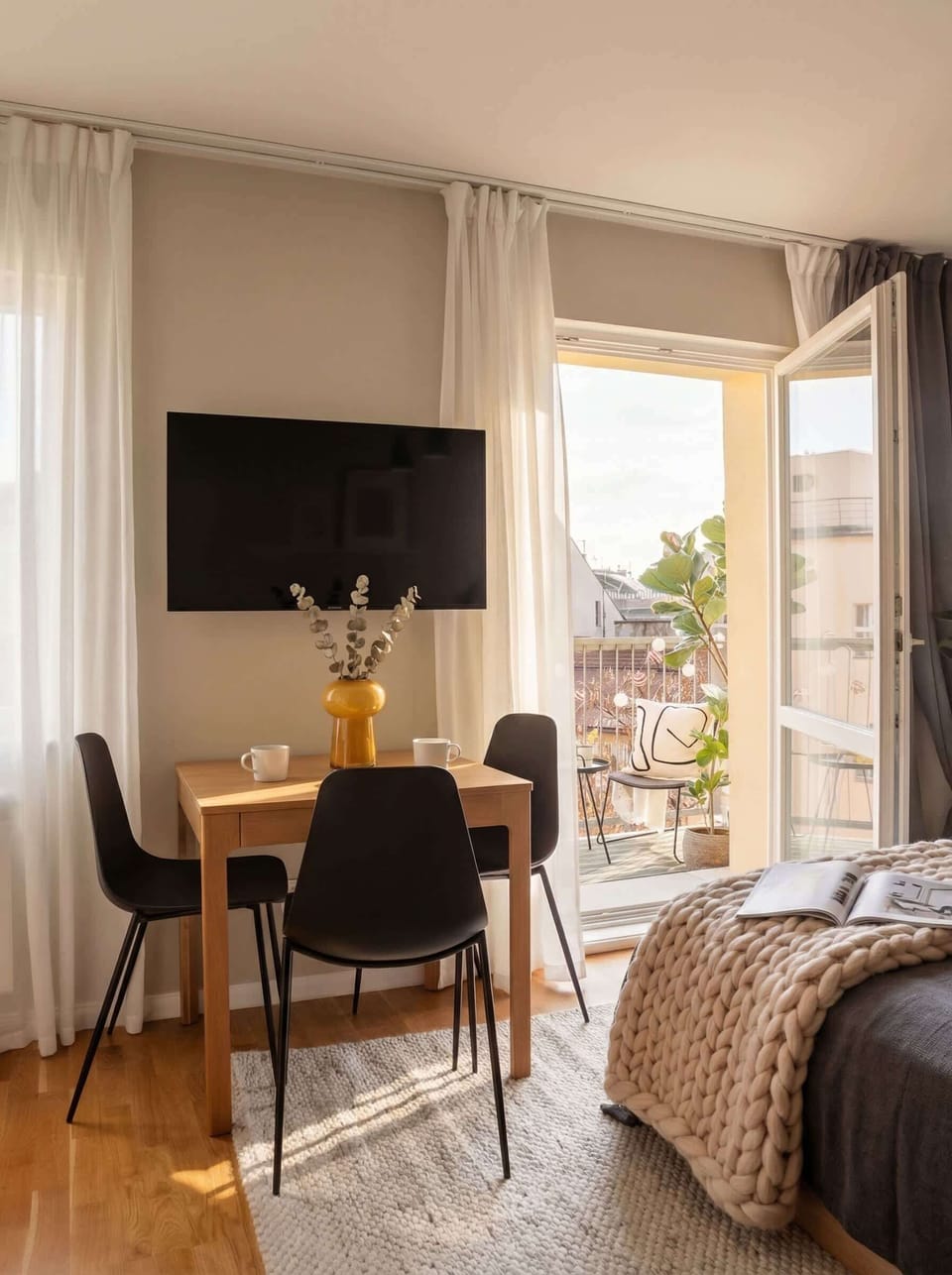 TV with Netflix and dinning area