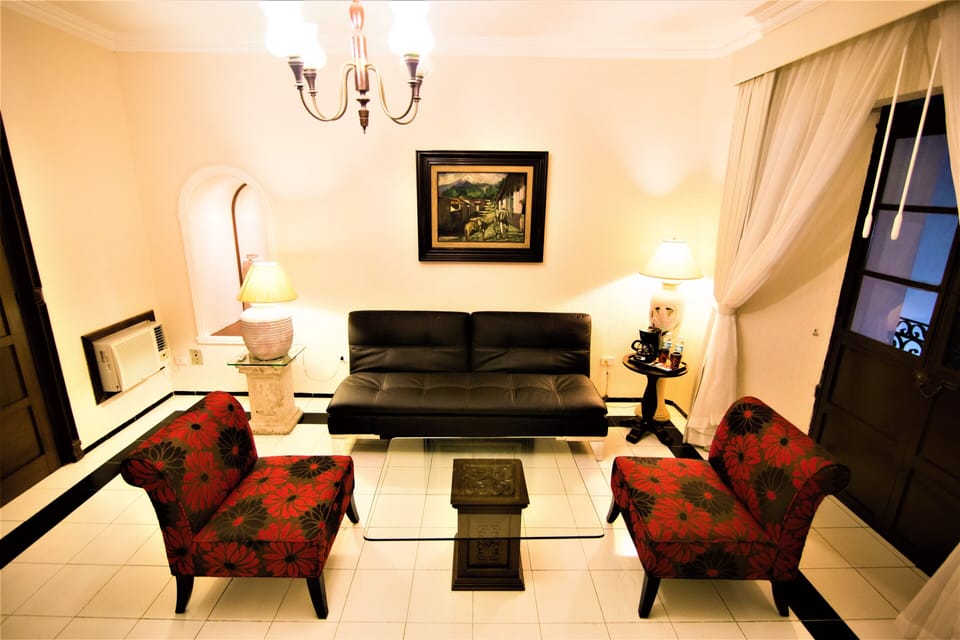 Classic Suite, 1 Bedroom, Balcony, Park View | Premium bedding, in-room safe, desk, blackout drapes