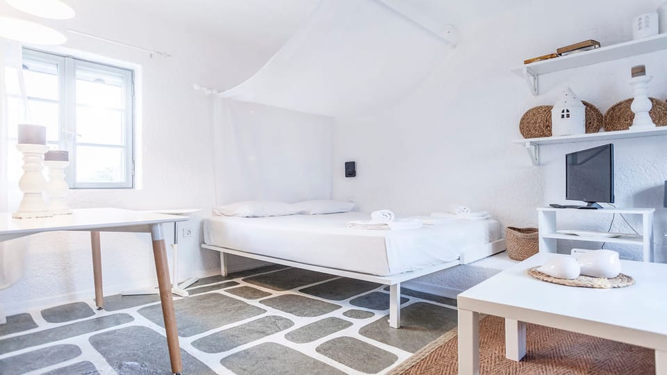 Premium Condo | Living area | TV