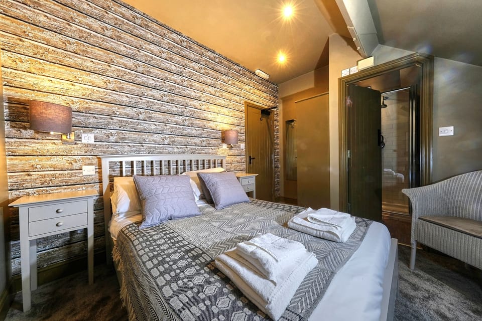 Basic Room | Hypo-allergenic bedding available, desk, iron/ironing board (on request)