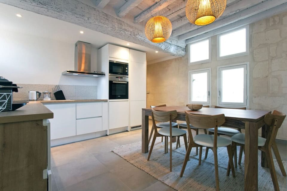 Cuisine entièrement équipée / Large well equipped  kitchen