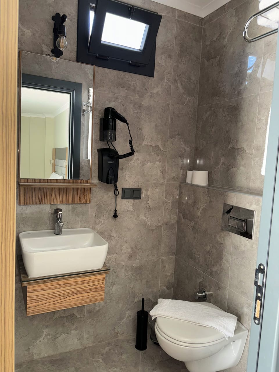 Standard Triple Room, 1 Bedroom | Bathroom | Shower, rainfall showerhead, hair dryer, slippers