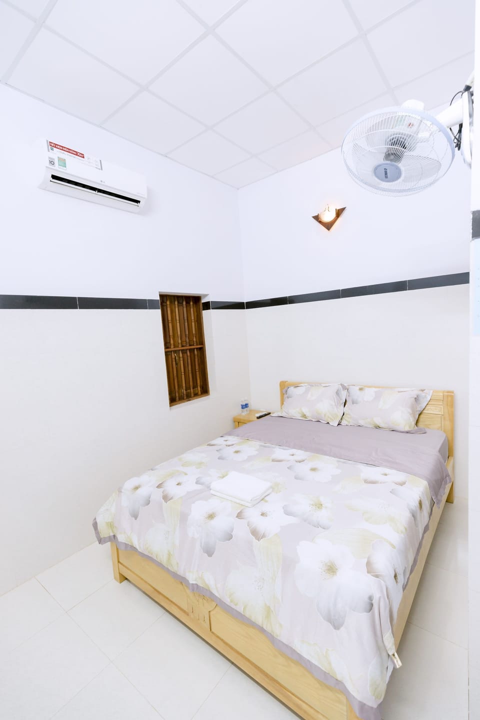 Basic Room, Non Smoking, Courtyard View | 1 bedroom, blackout drapes, iron/ironing board, free WiFi