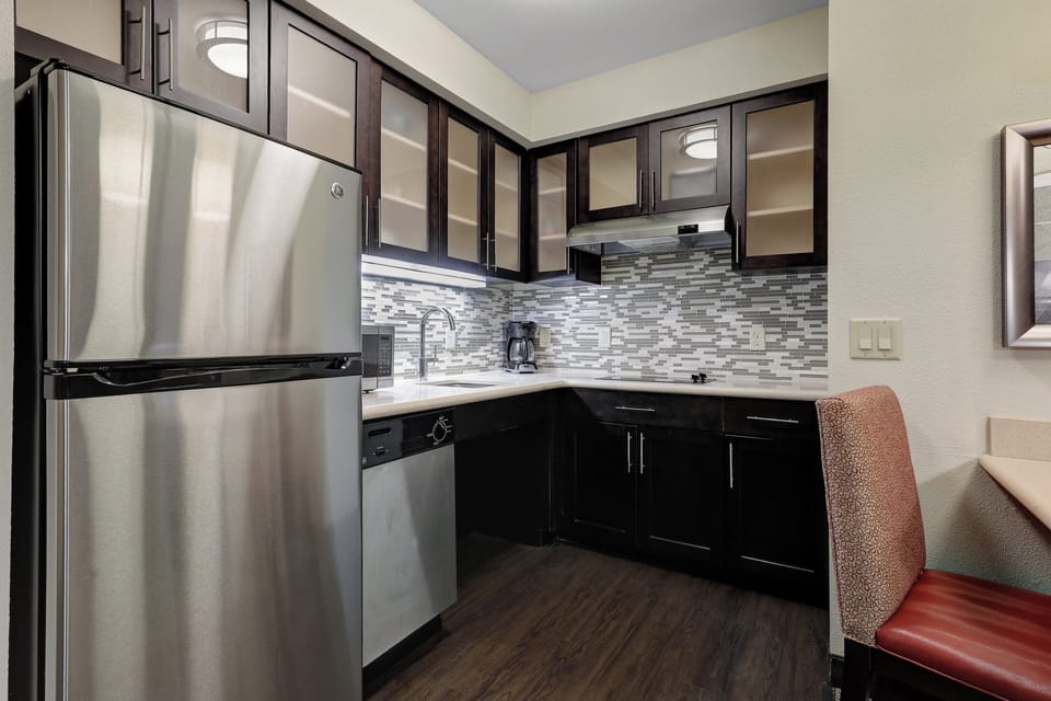 Full-size fridge, microwave, stovetop, dishwasher