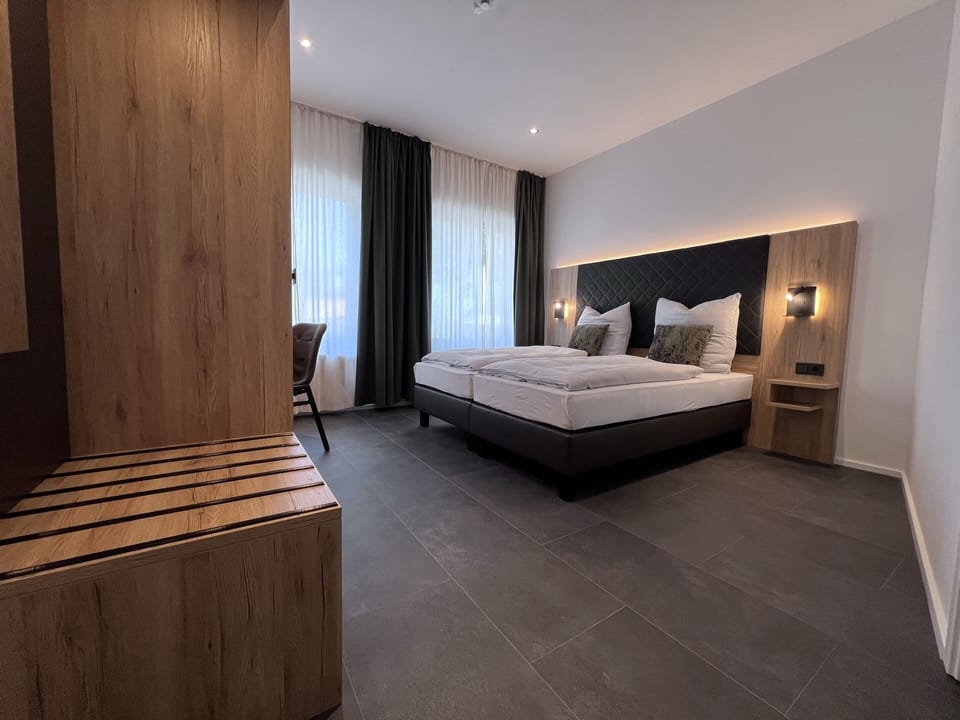 Business Single Room | Hypo-allergenic bedding, desk, laptop workspace, soundproofing