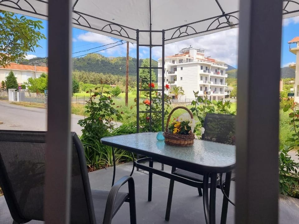 Deluxe Room, Mountain View | Terrace/patio