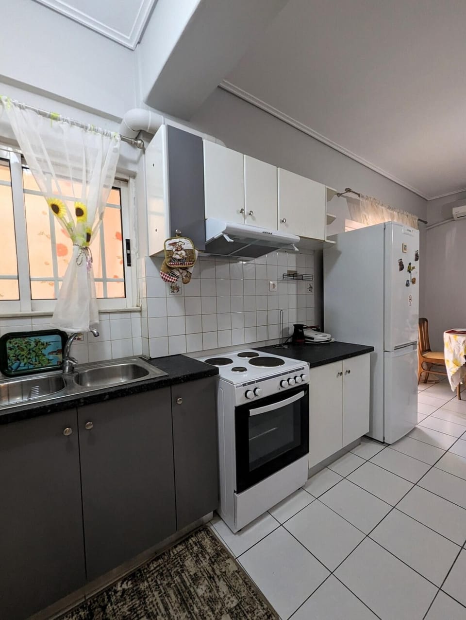 House | 2 bedrooms, desk