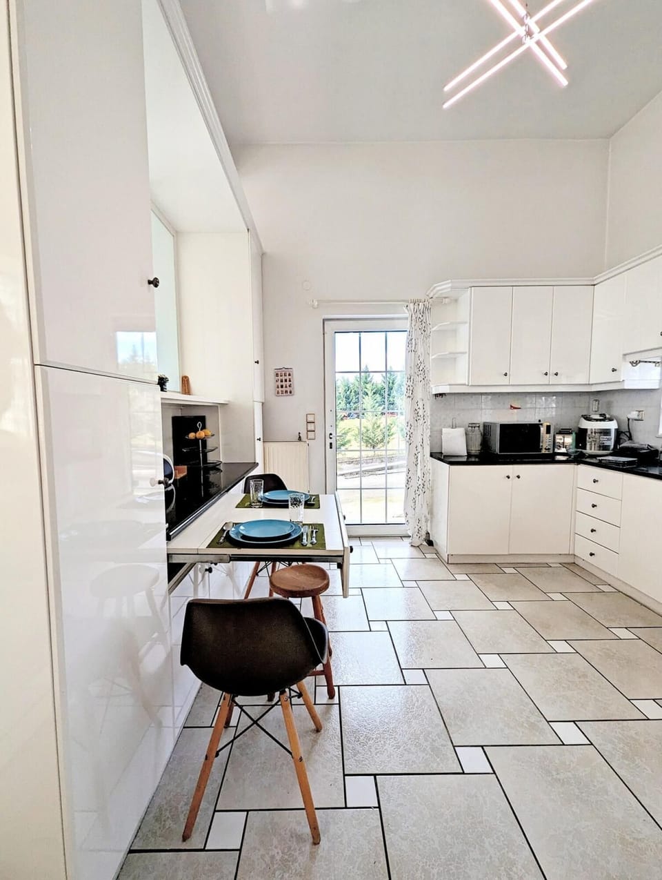 House | 3 bedrooms, desk