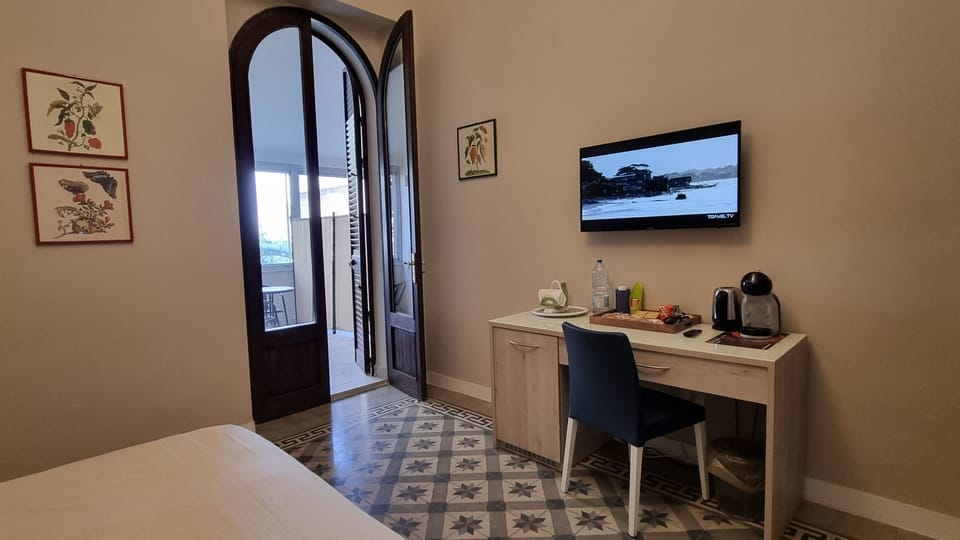 Comfort Room, Courtyard View | 1 bedroom, desk, laptop workspace, free WiFi