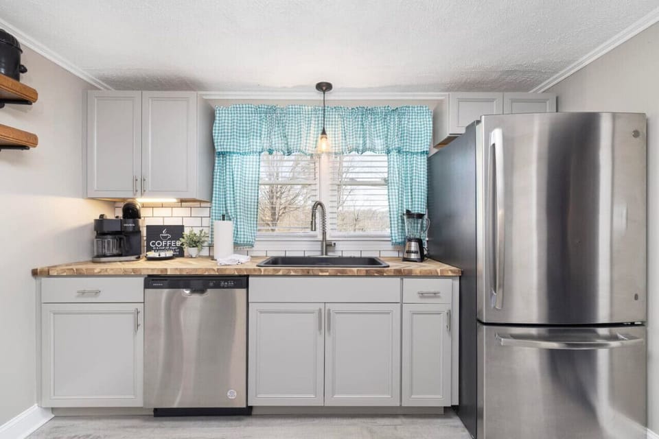 This well-appointed kitchen has everything you need.