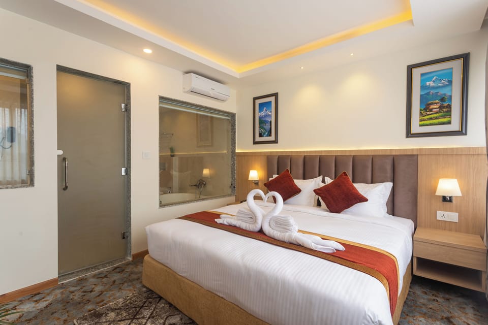 Suite | Hypo-allergenic bedding, desk, soundproofing, iron/ironing board