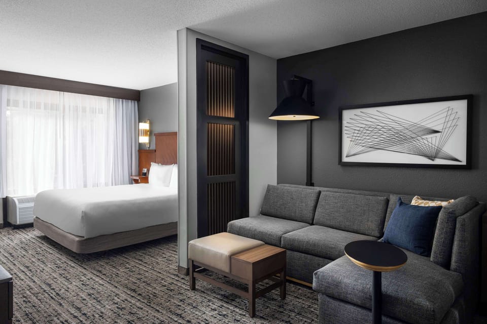 Premium bedding, down comforters, in-room safe, desk
