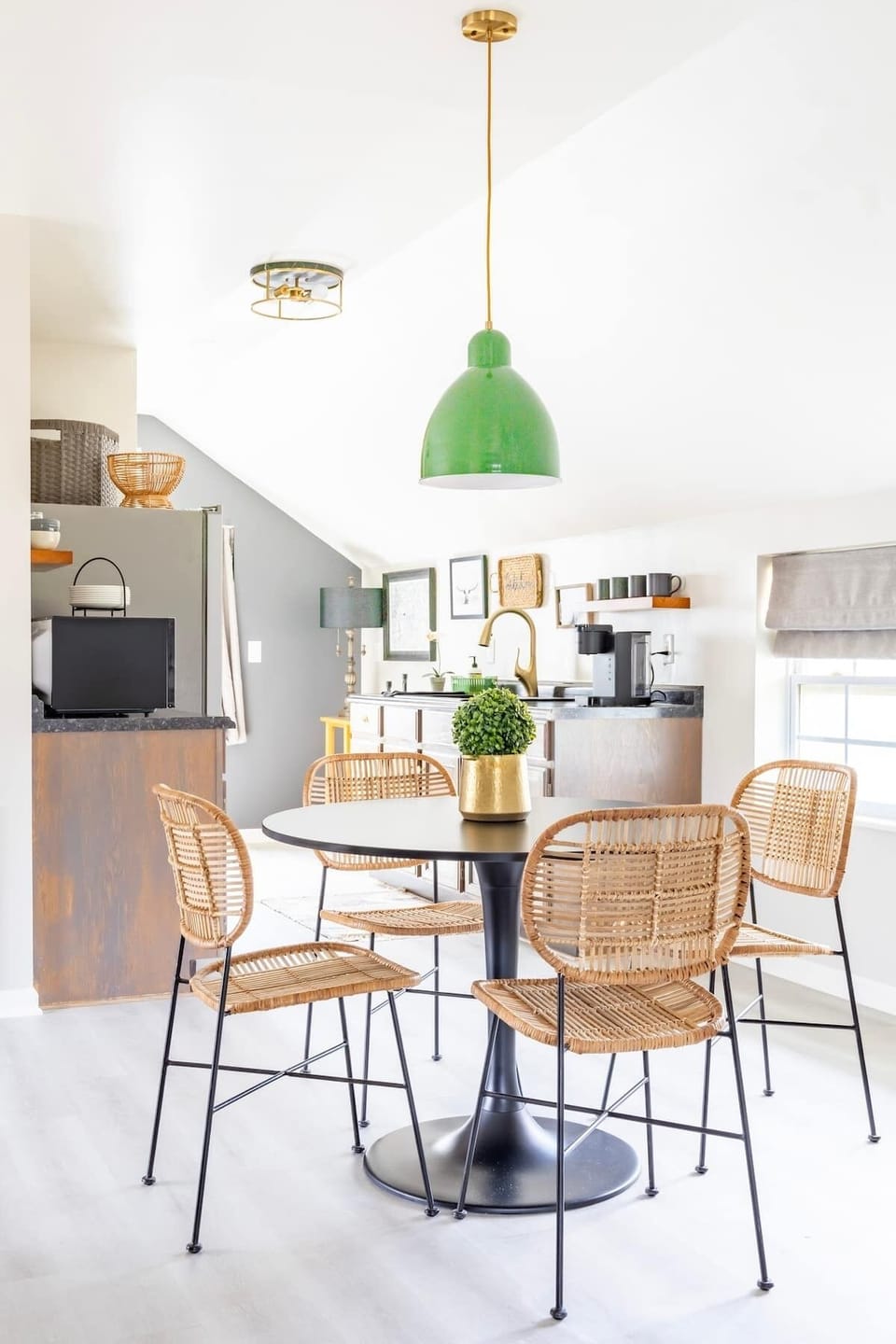 Dining seating for 4.