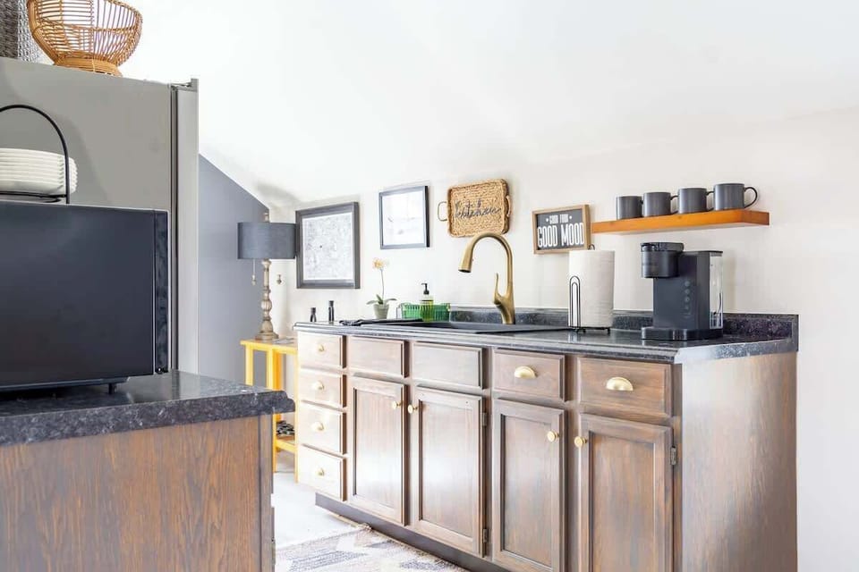 Kitchenette.
