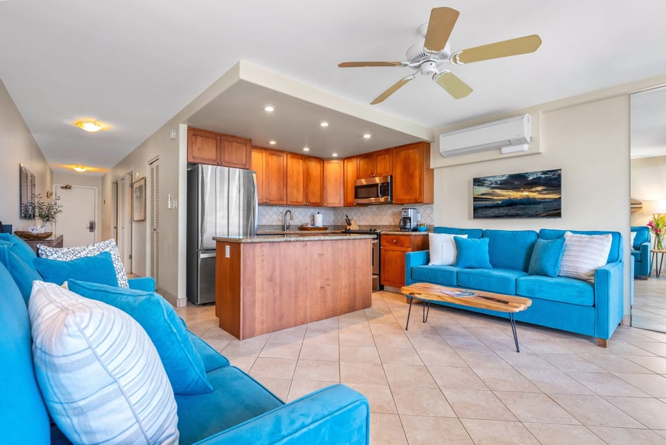 Condo, 1 Bedroom | Living area