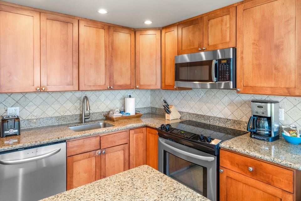Condo, 1 Bedroom | Private kitchen | Coffee/tea maker, fridge, oven, toaster