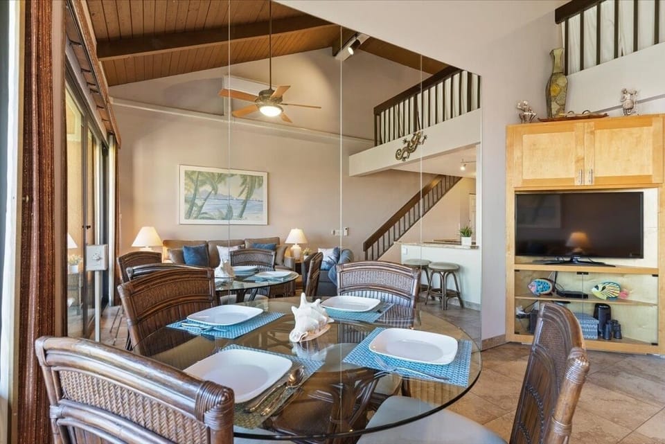Condo, 2 Bedrooms | Dining