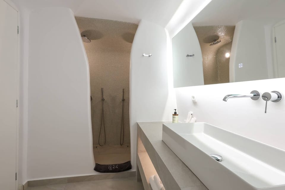 Junior Suite (Caldera View and Indoor Hot tub) | Bathroom | Shower, hydromassage showerhead, free toiletries, hair dryer