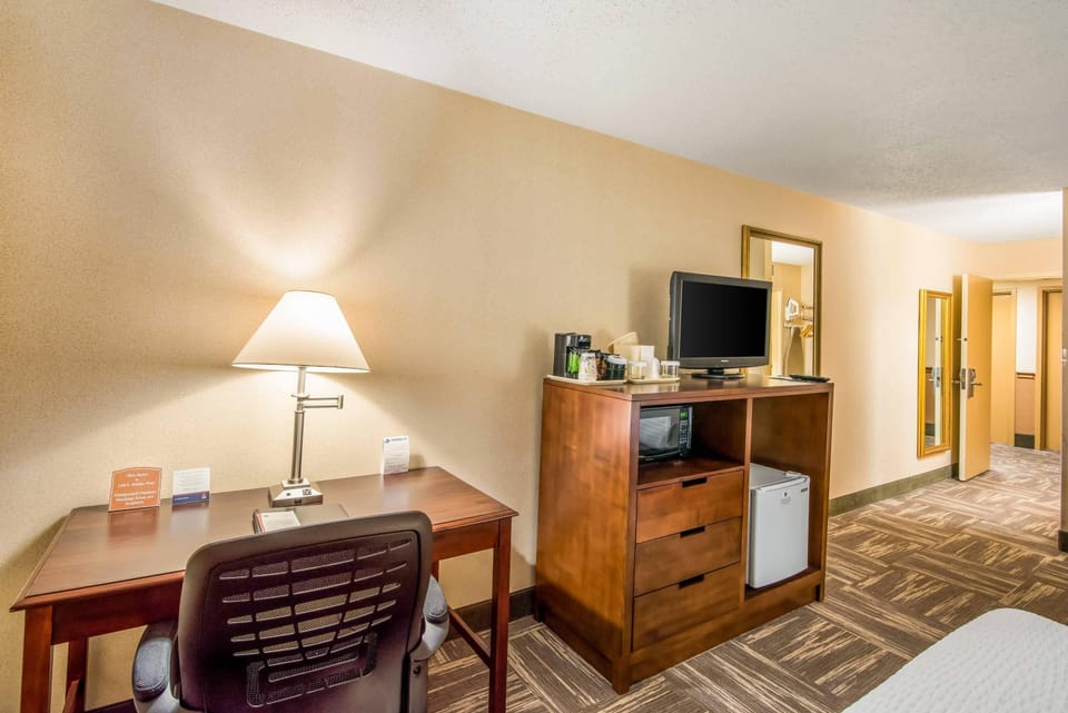 Standard Double Room, 2 Double Beds, Non Smoking | Desk, laptop workspace, blackout drapes, iron/ironing board