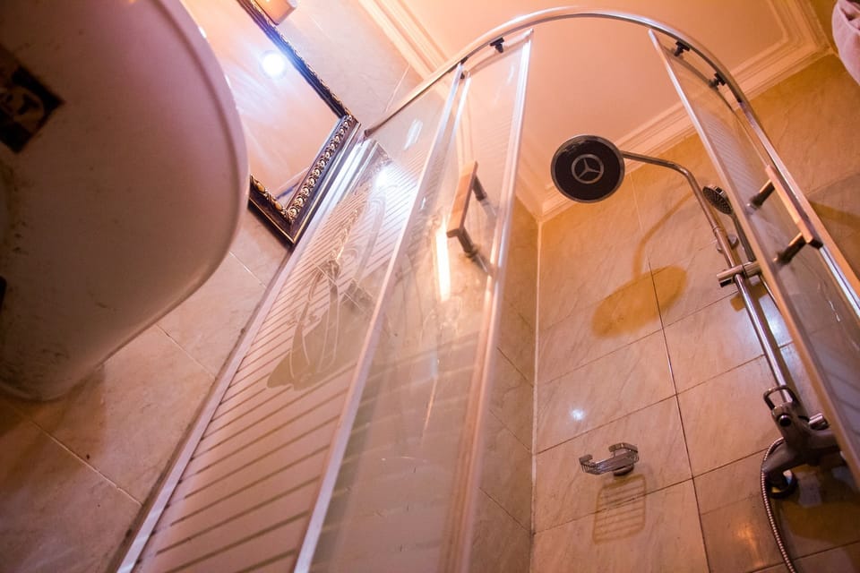 Standard Double Room | Bathroom | Shower, free toiletries, hair dryer, towels
