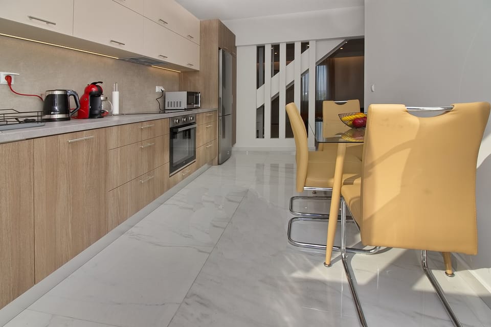 Basic Apartment | Private kitchen | Fridge, oven, stovetop, coffee/tea maker