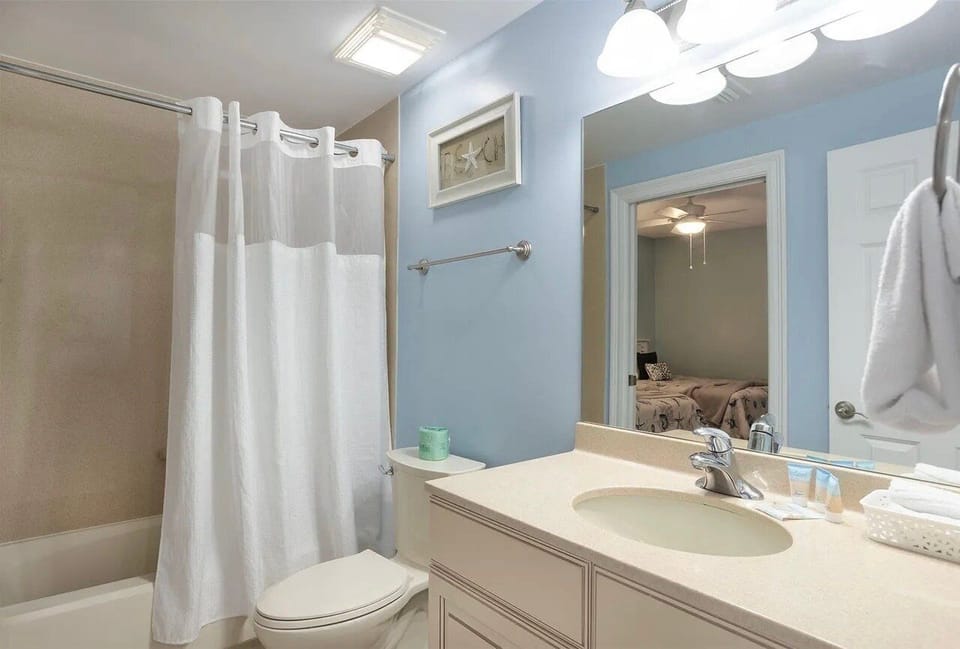 Guest bathroom with shower and tub combo