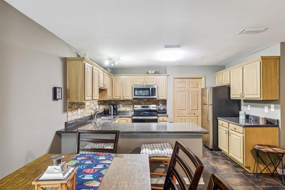 interiors-dining area-127738101