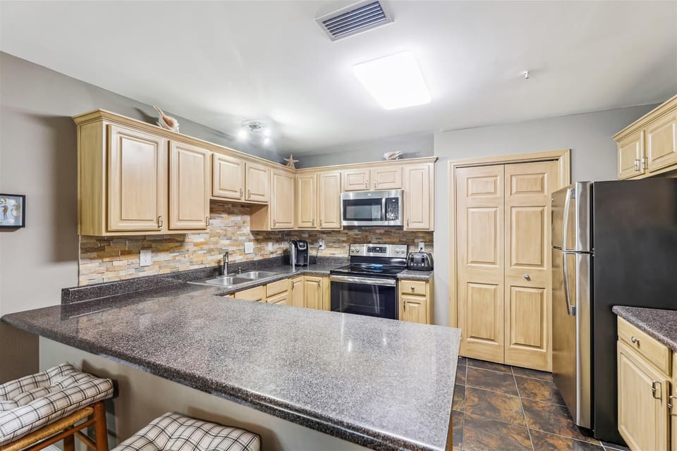 interiors-kitchen-127738121