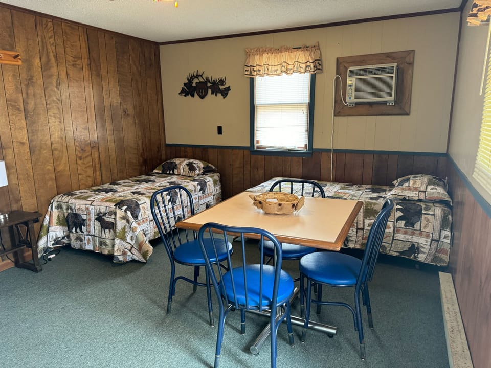 Basic Cabin, Resort View | Living area | 32-inch flat-screen TV with satellite channels