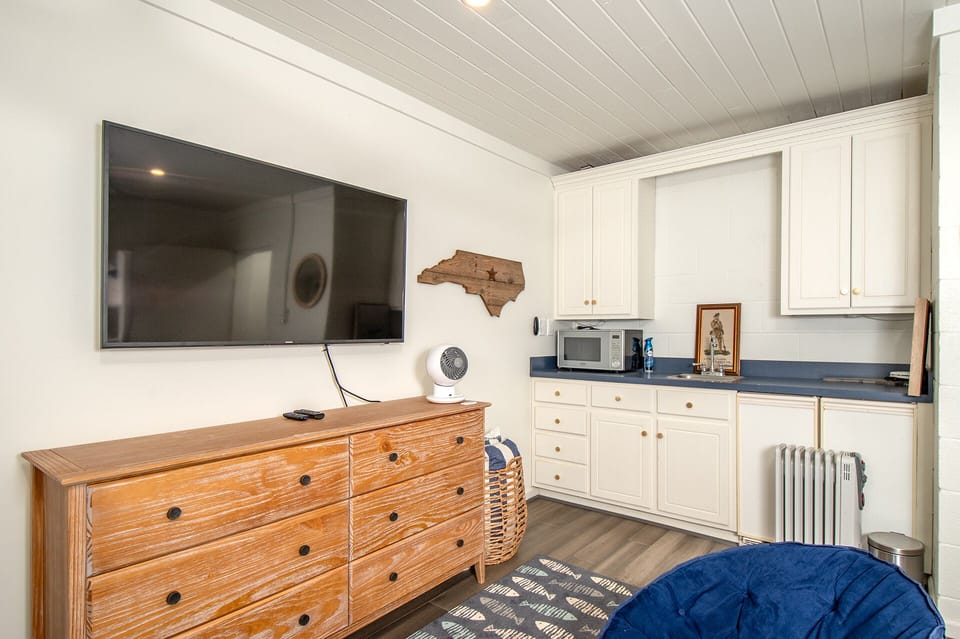 First Floor Guest Room with Twin Beds