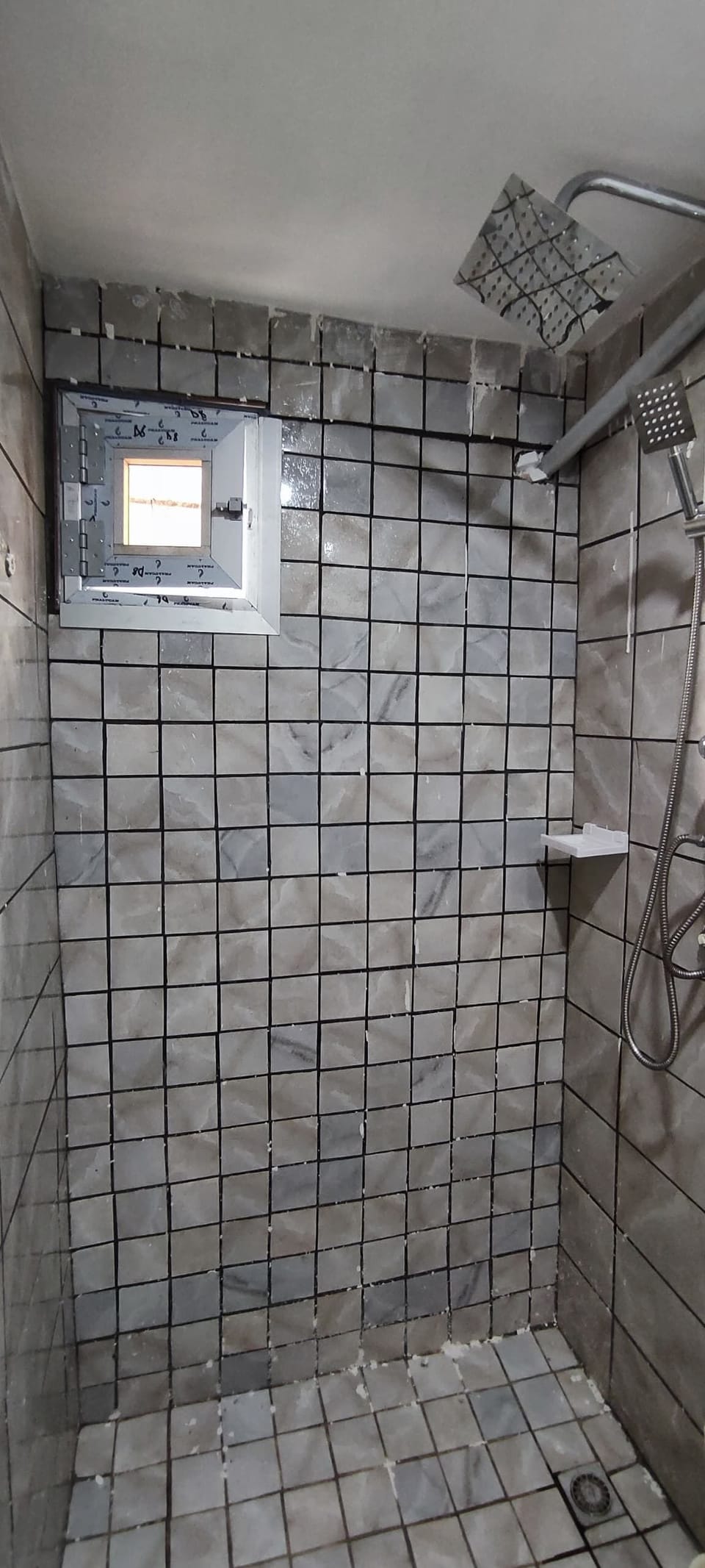 Bidet, towels