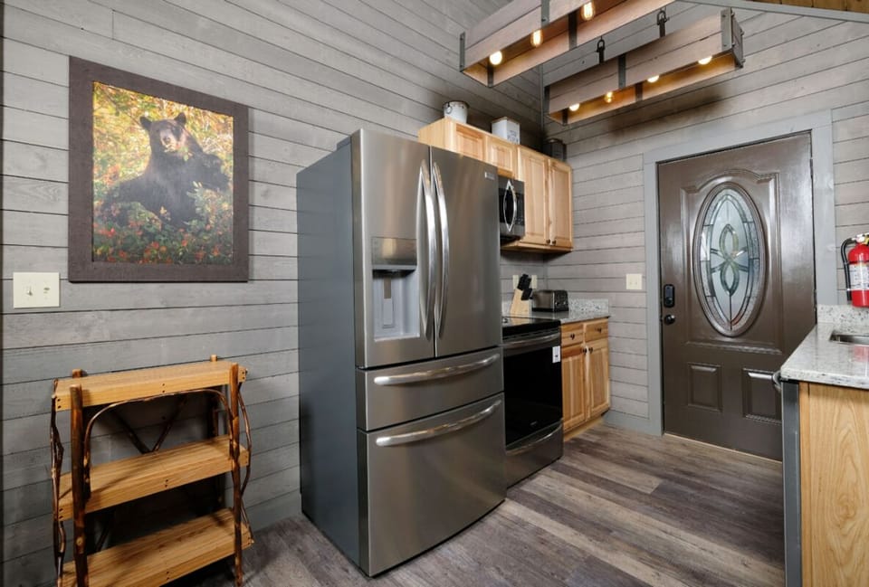 Splash N' Love Shack's fully-equipped kitchen