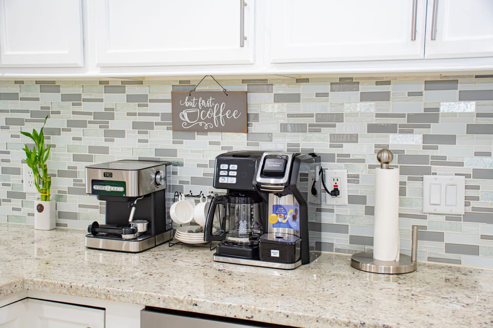 Espresso machine
Coffee maker uses both ground coffee orK cups