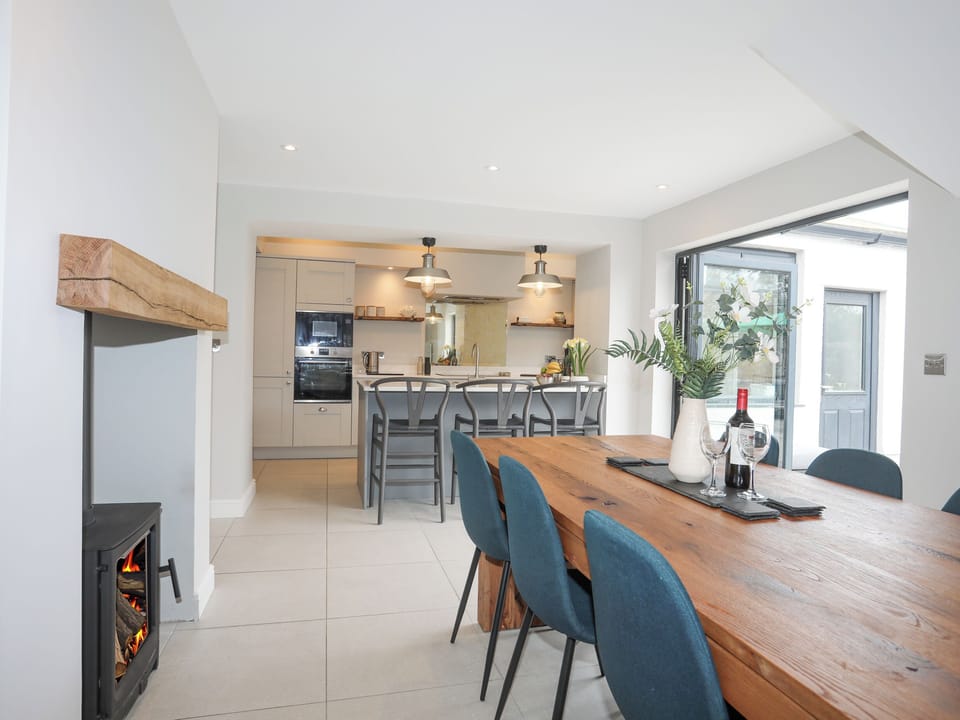 Cottage | Dining