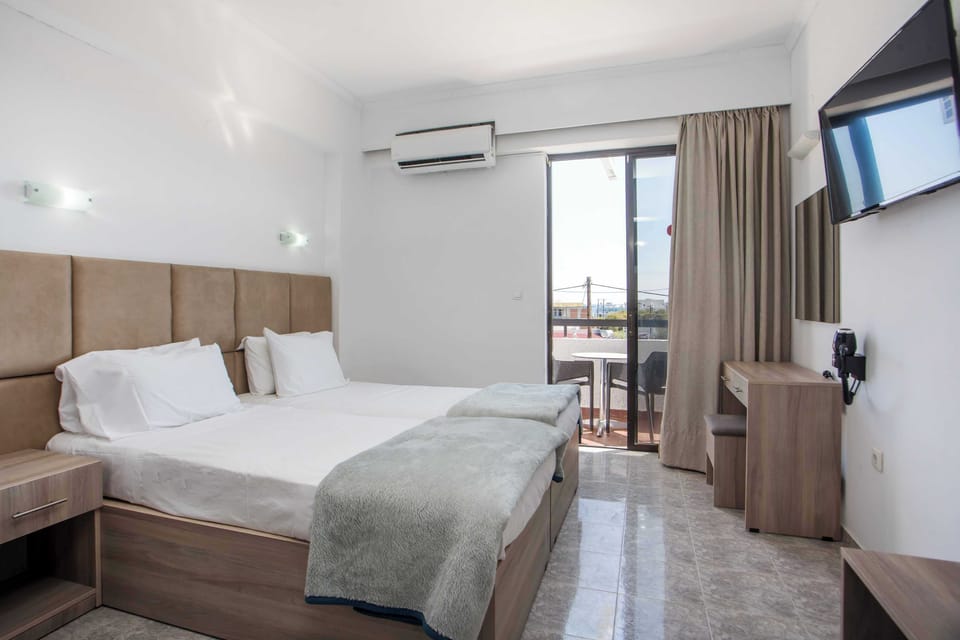 Standard Studio | Desk, free WiFi, bed sheets