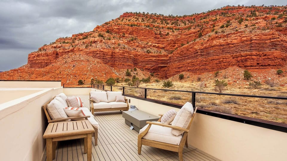 Sweeping vistas as far as the eye can see! The rooftop deck at Desert Willow offers a front-row seat to the most breathtaking scenery you can imagine.