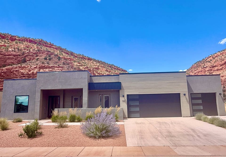 Planning a trip to see the amazing sights of southern Utah? Come stay at Desert Willow in Kanab, where you’ll have red cliff views right outside the door! This 3 BR 3 BA luxury home is pet-friendly and also features a rooftop deck.