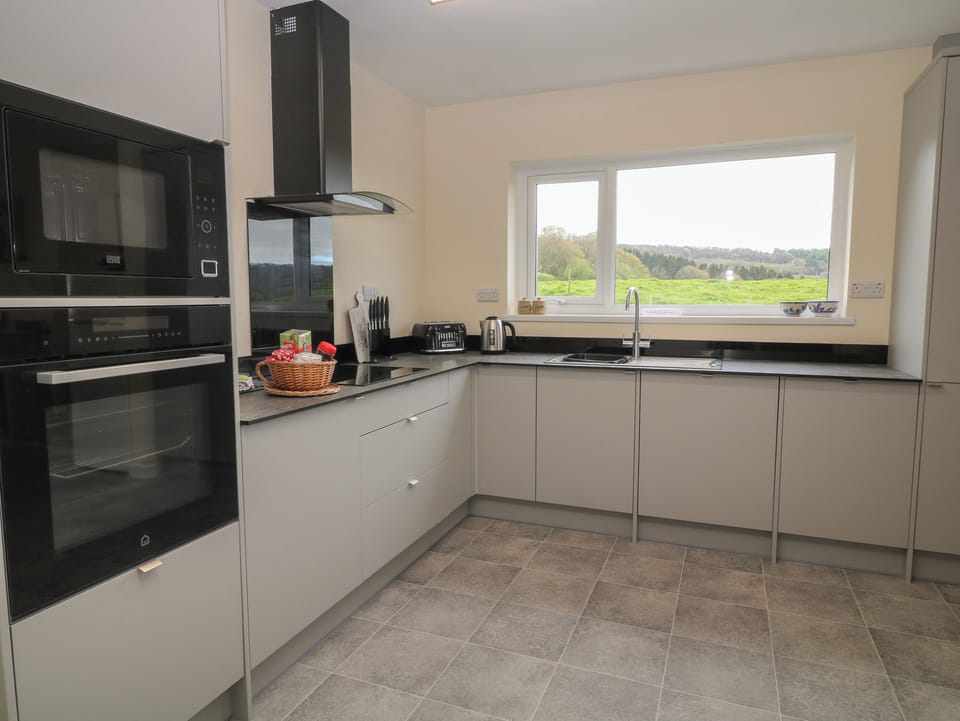 Cottage | Private kitchen | Fridge, dishwasher, electric kettle, toaster
