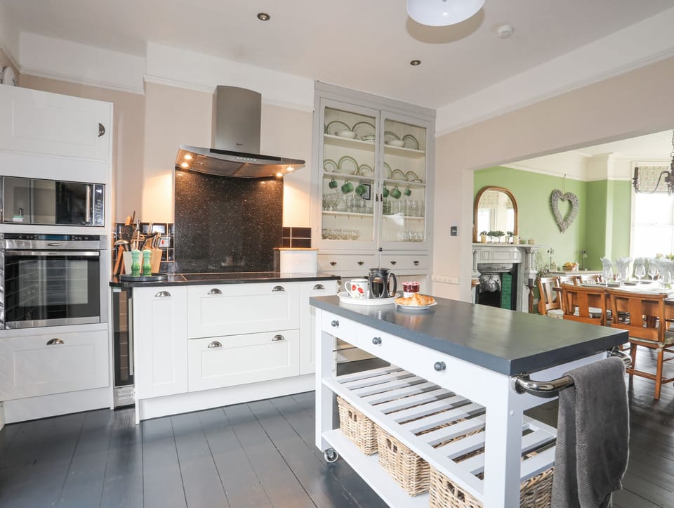 Dishwasher, cookware/dishes/utensils