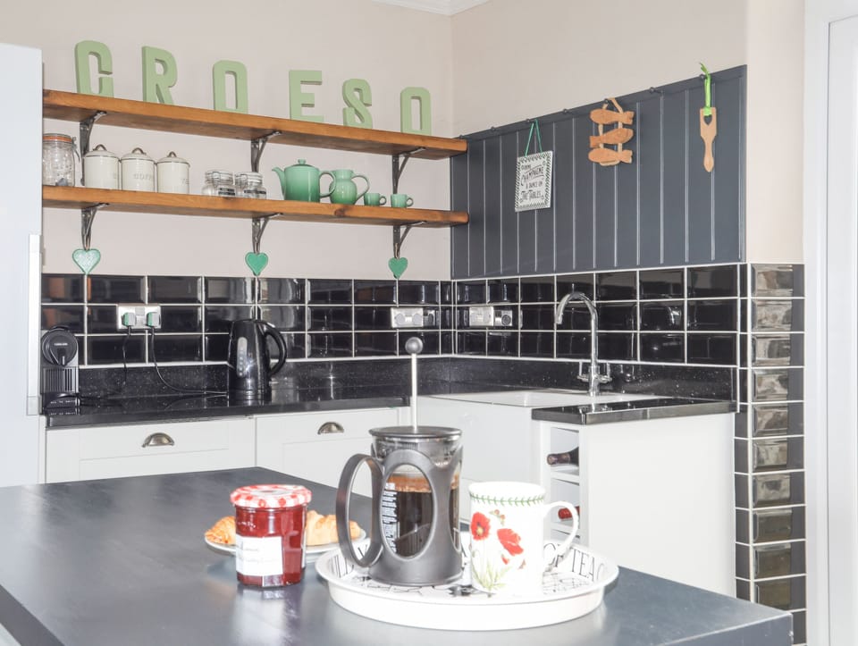 Dishwasher, cookware/dishes/utensils