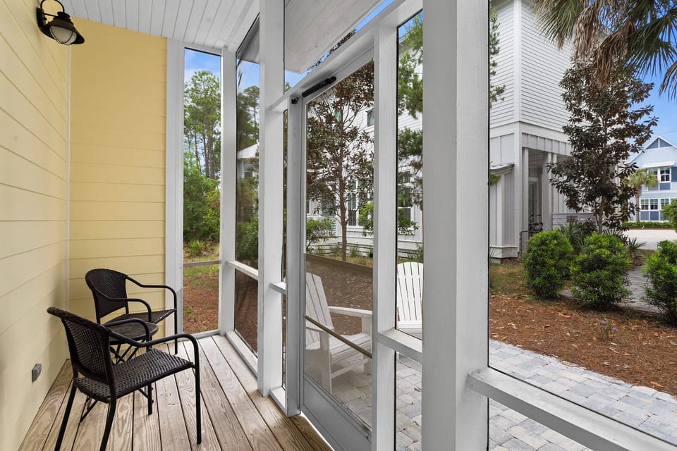 24-Lion-on-the-Beach-Screened-Porch