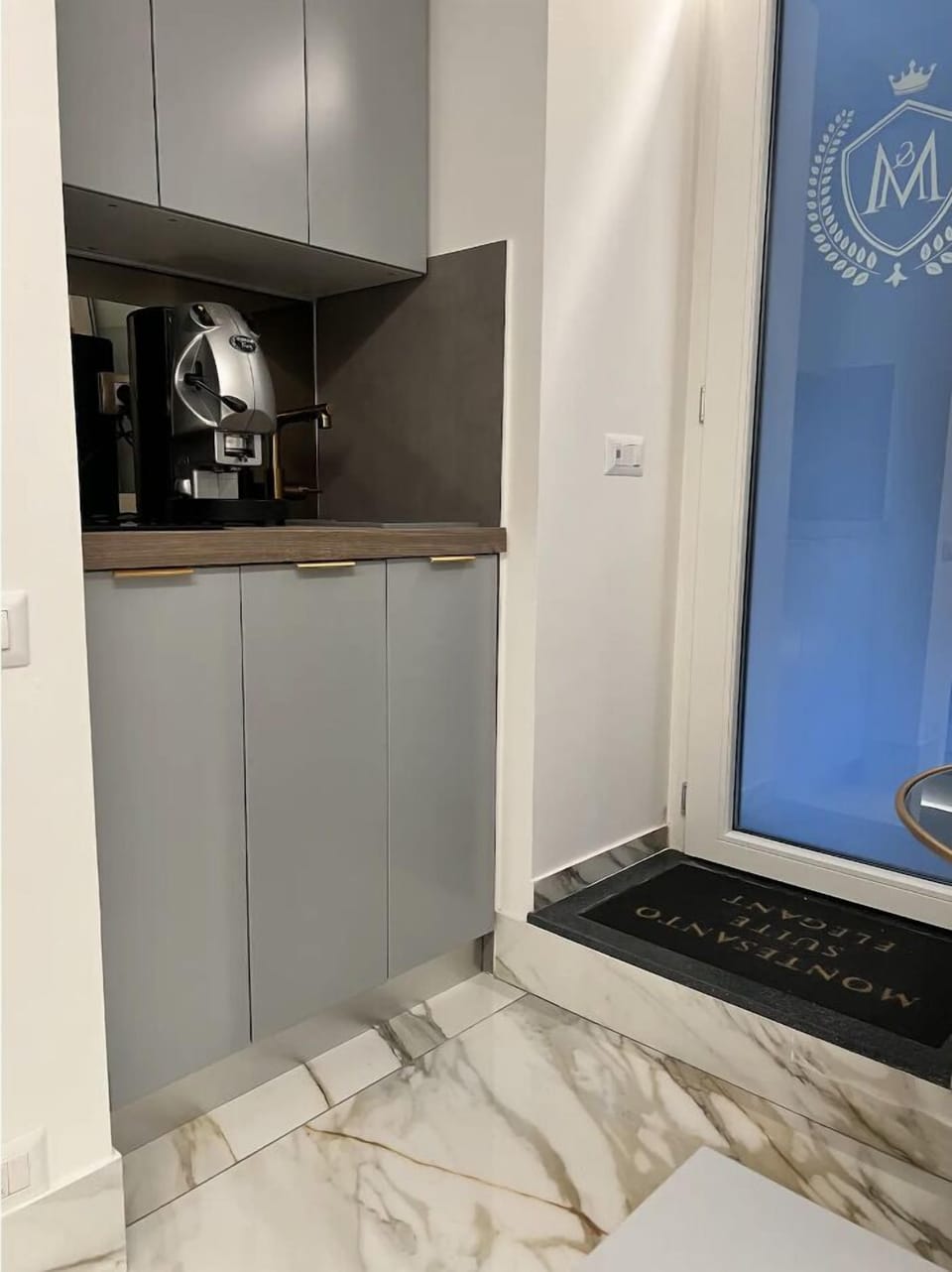 Exclusive Apartment | Private kitchenette | Mini-fridge, stovetop, coffee/tea maker, electric kettle