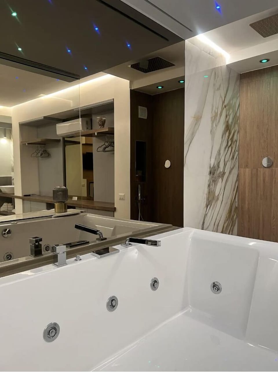 Exclusive Apartment | Private spa tub
