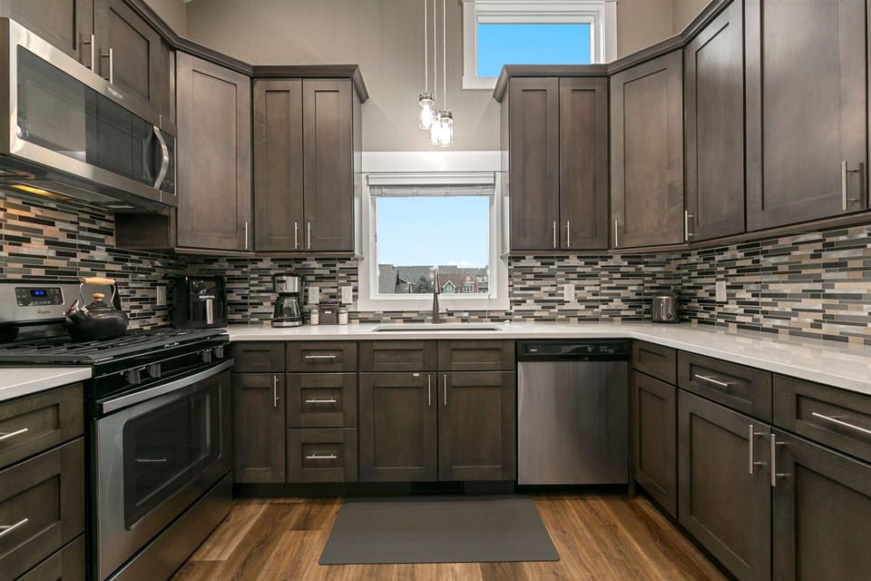 Apartment, 1 Queen Bed, Kitchen, Garden View (415 Mason Court #6B) | Private kitchen | Fridge, microwave, oven, stovetop