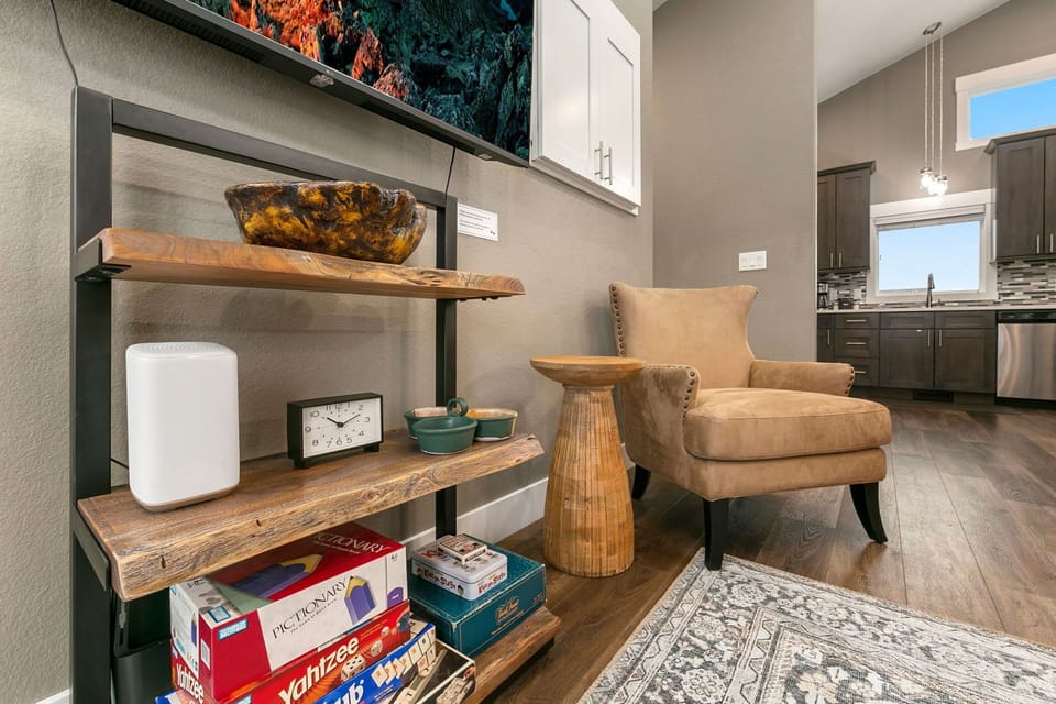 Apartment, 1 Queen Bed, Kitchen, Garden View (415 Mason Court #6B) | 1 bedroom, individually decorated, individually furnished
