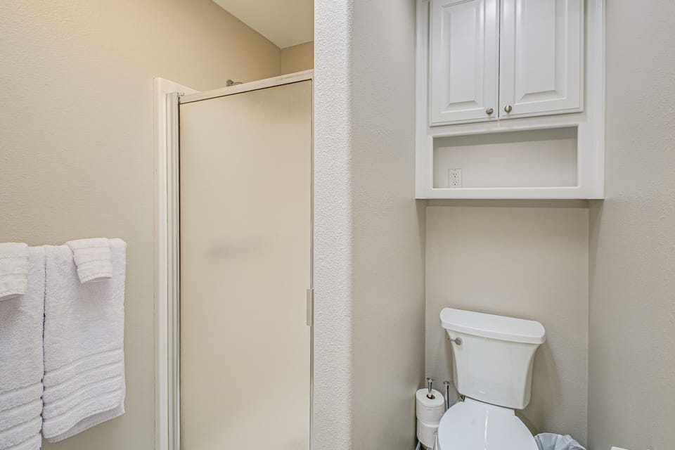 Full Bathroom | 2nd Floor | Complimentary Toiletries