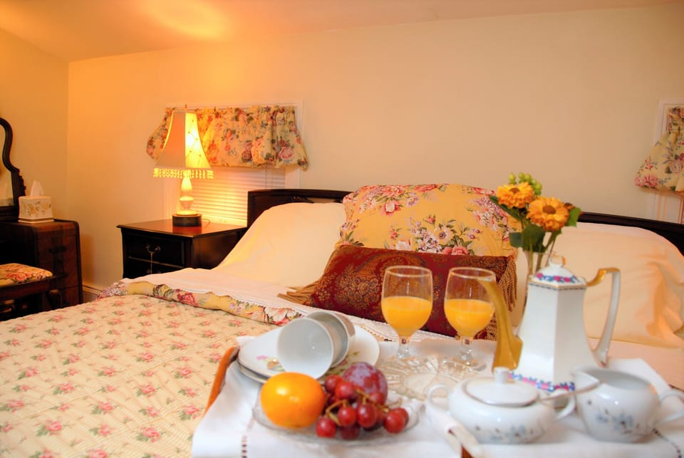 1 bedroom, Frette Italian sheets, premium bedding, pillowtop beds