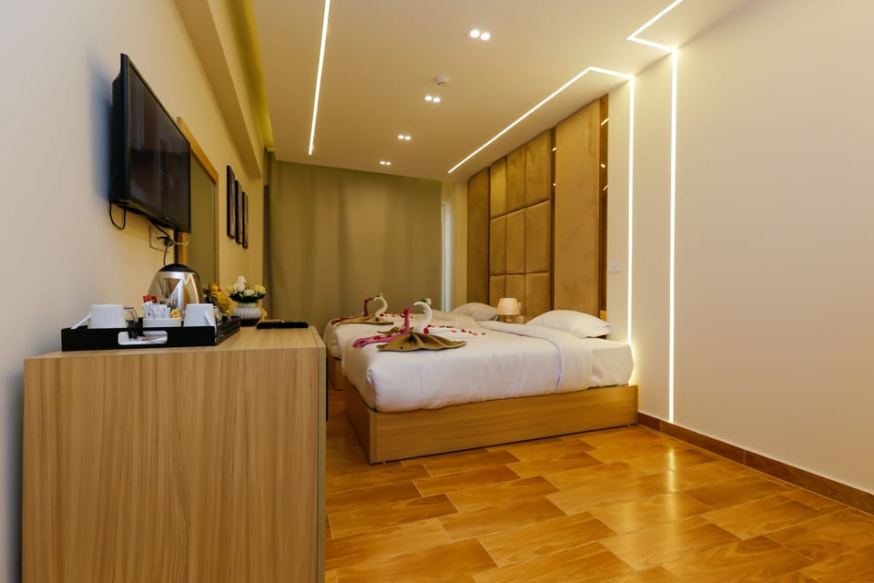 Deluxe Twin Room, City View | Egyptian cotton sheets, premium bedding, down comforters, minibar
