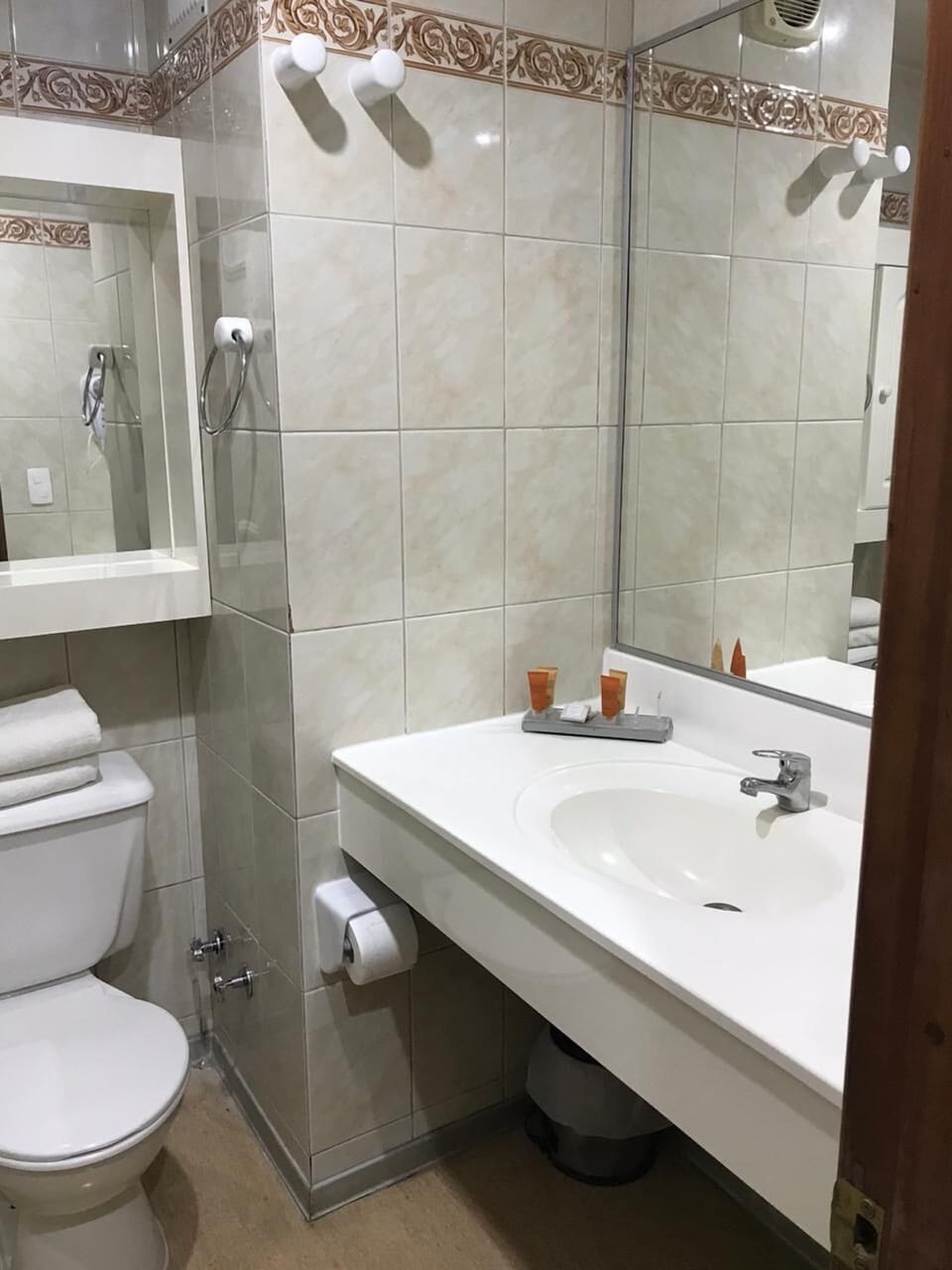 Standard Double or Twin Room | Bathroom