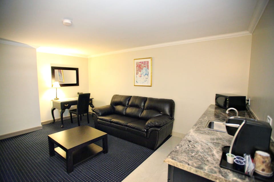 Executive Suite (No pets allowed) | Desk, blackout drapes, iron/ironing board, free cribs/infant beds